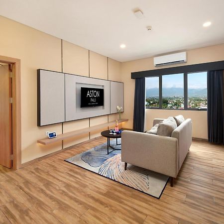 Aston Palu Hotel & Conference Center エクステリア 写真