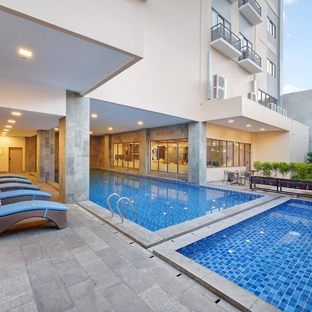 Aston Palu Hotel & Conference Center エクステリア 写真