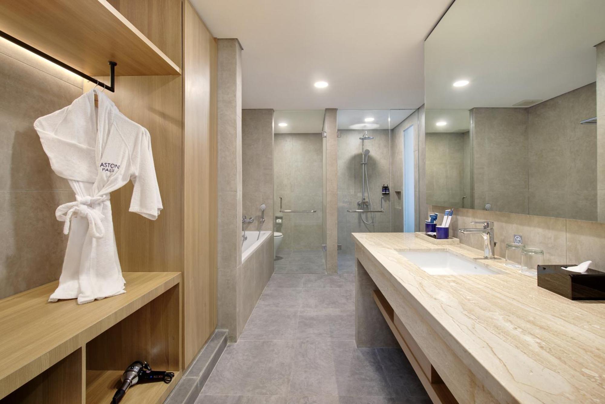Aston Palu Hotel & Conference Center エクステリア 写真
