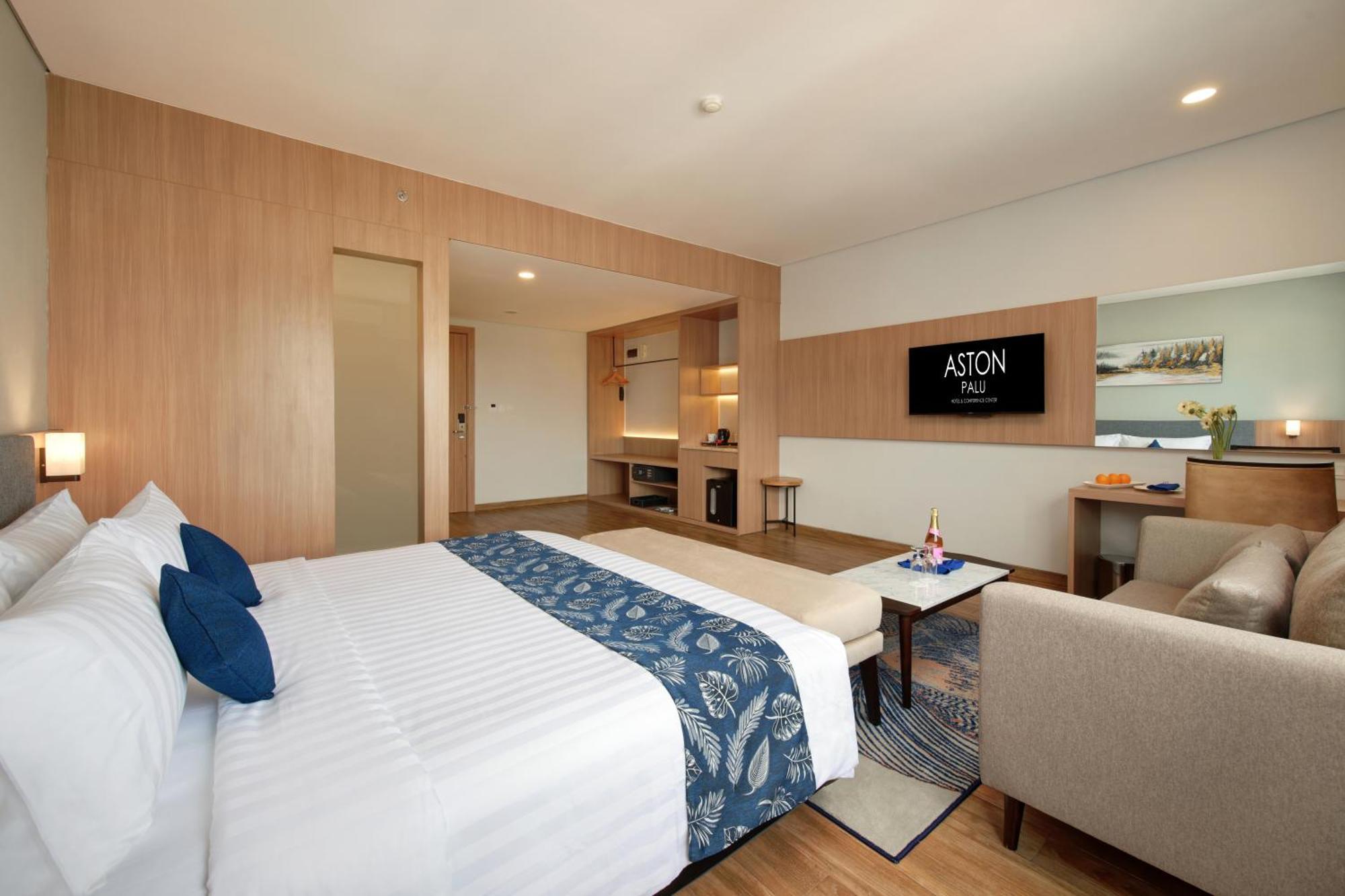 Aston Palu Hotel & Conference Center エクステリア 写真