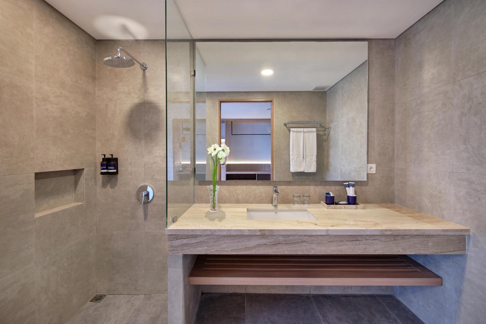 Aston Palu Hotel & Conference Center エクステリア 写真