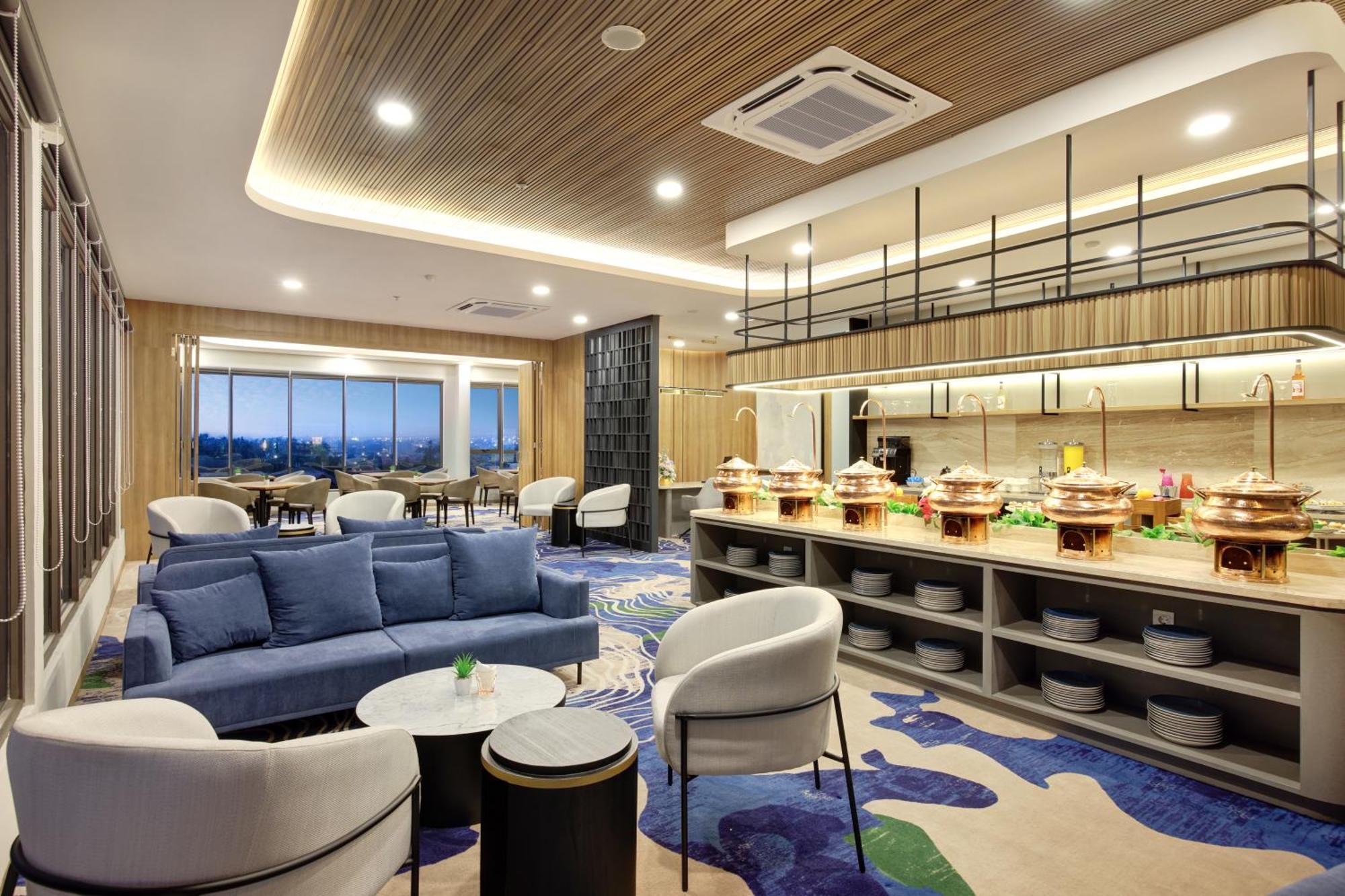 Aston Palu Hotel & Conference Center エクステリア 写真