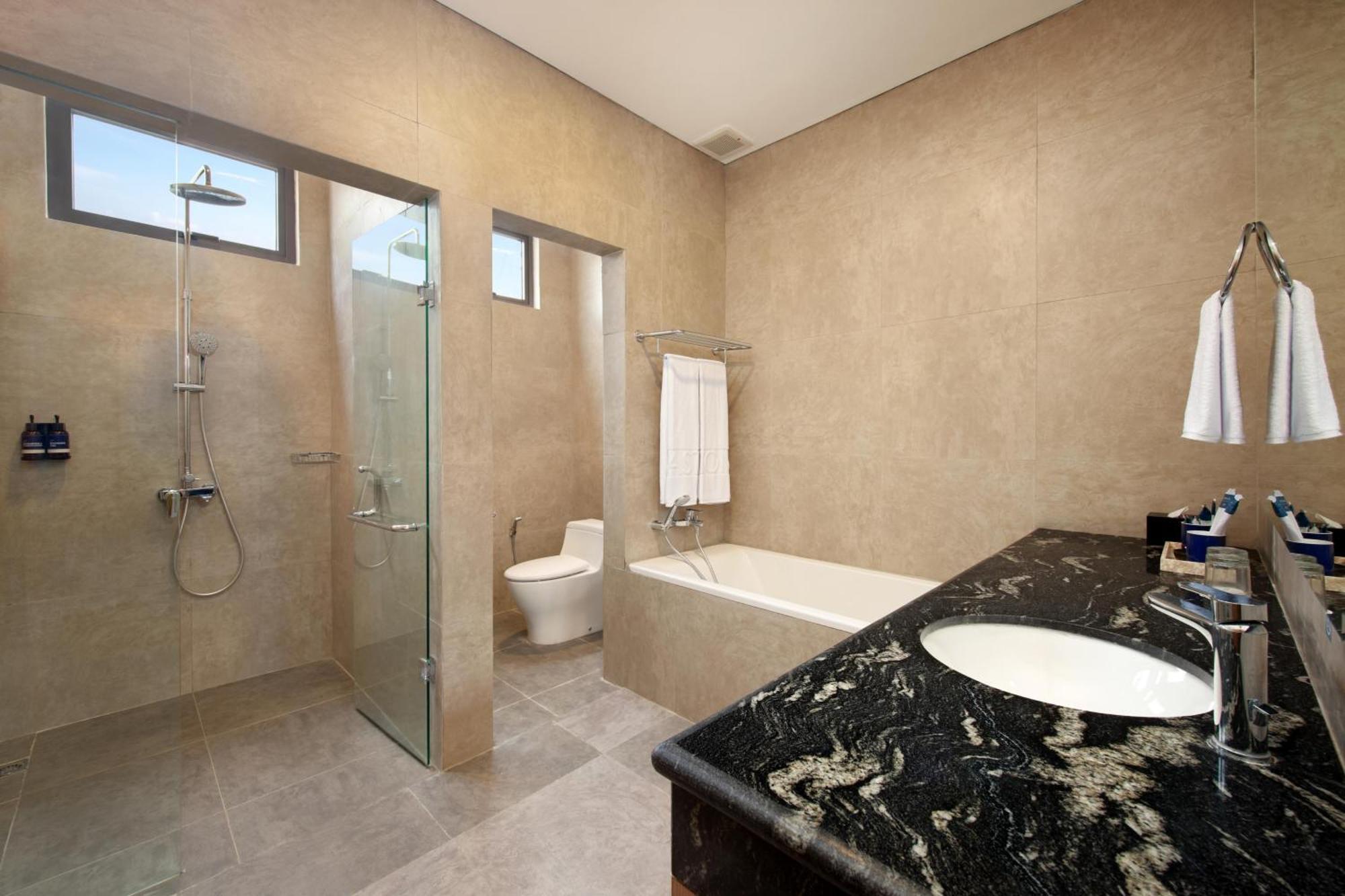 Aston Palu Hotel & Conference Center エクステリア 写真