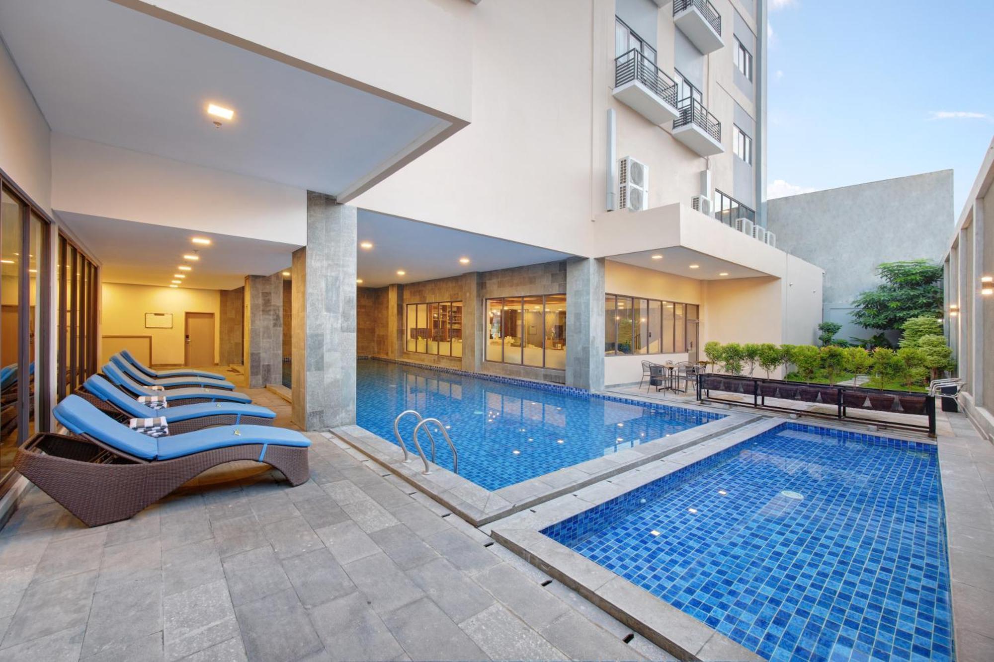 Aston Palu Hotel & Conference Center エクステリア 写真
