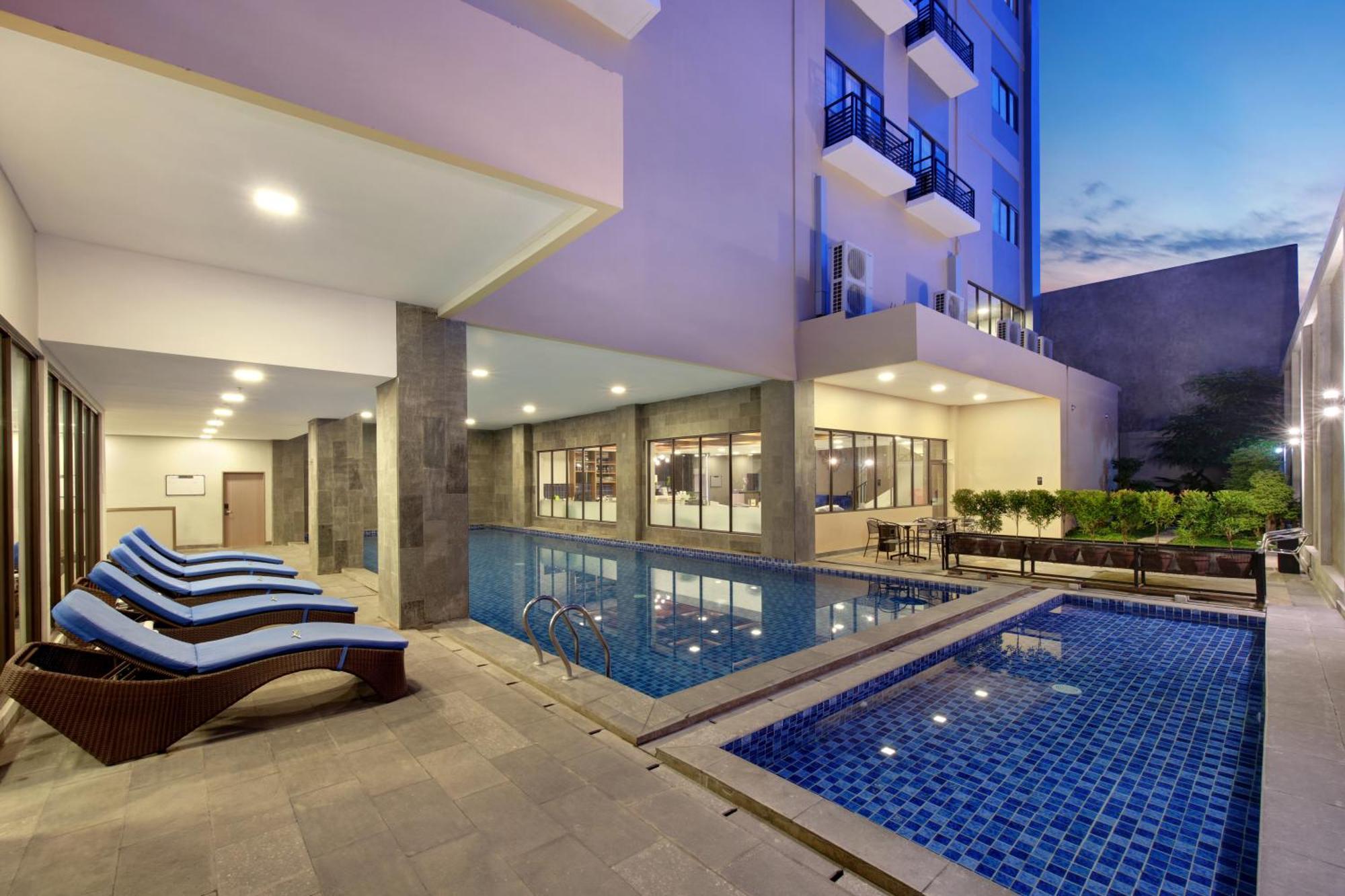 Aston Palu Hotel & Conference Center エクステリア 写真